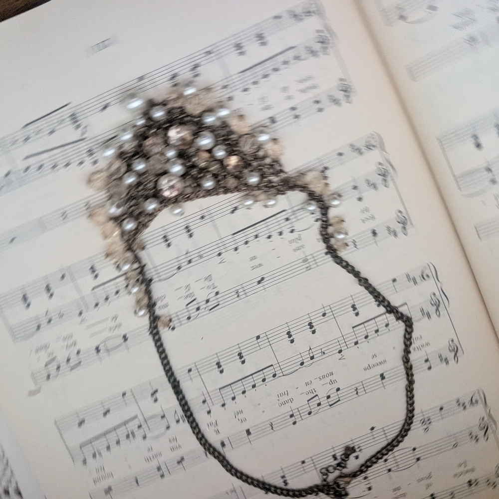 Elegant Pearl and Crystal Necklace - Picture 10 of 10